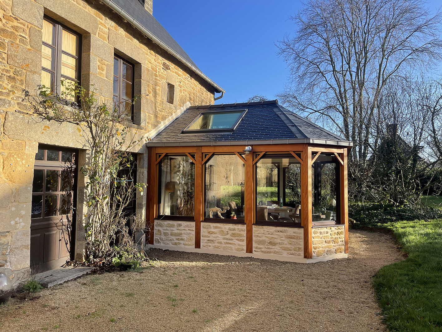 Véranda bois toit plat pente inversée