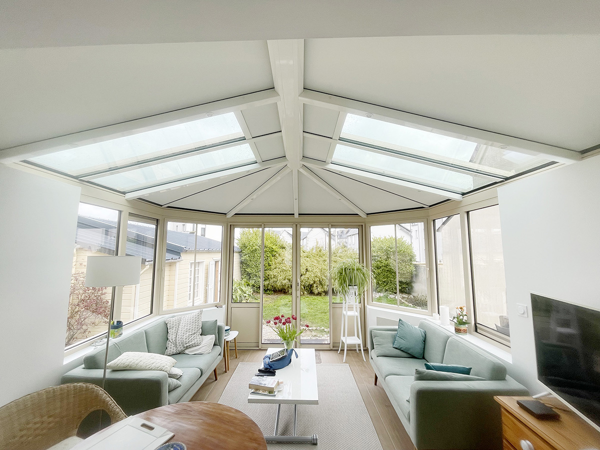 véranda aluminium vitrée sur jardin