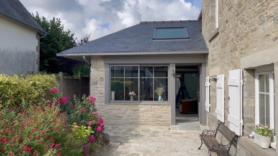 Véranda bois et toiture ardoise près de Dinard